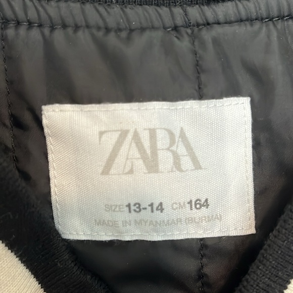 Zara jersey jacket, in a black and tan color. The size is a 13-14 (size small). - Picture 3 of 7